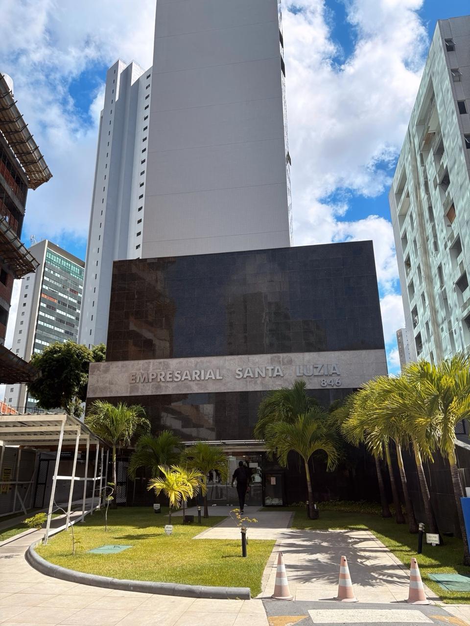 Escritório moderno da +PE Corretora de Seguros em Recife